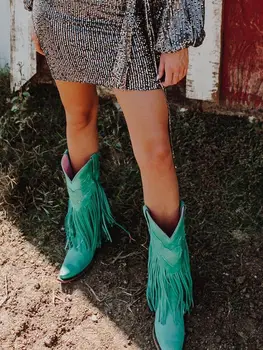 Горячие ковбойские сапоги для женщин с бахромой любовный узор коренастые каблуки с острым носком западные сапоги скольжение на обуви женский плюс размер 45