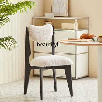 Обеденный стул Бытовой стул из массива дерева Скандинавский обеденный стол и стул Современное простое кресло для небольшой квартиры
