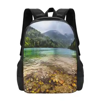 озеро в горах , в дождливый день мода шаблон дизайн путешествия ноутбук школьный рюкзак сумка облачные облака пасмурное дождливое небо