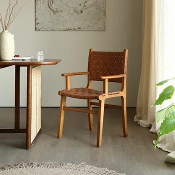 Продукт можно настроить. Минималистичный кожаный обеденный стул с седлом Nordic Household Designer Обеденный стол Стул