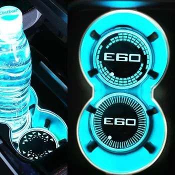 Светящийся автомобильный стаканчик для воды Подставка Светодиодный держатель для напитков Нескользящий коврик для BMW E60 Логотип Значок Атмосфера RGB Cupmat Lights Pad Аксессуары