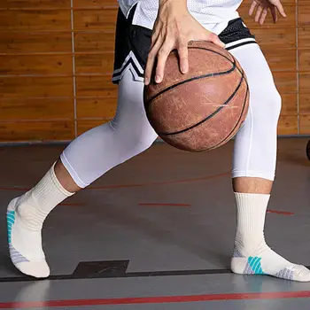  Тренировочные носки Противоскользящие носки для бега Полосатый узор Поглощение влаги Гибкие мужские баскетбольные компрессионные носки