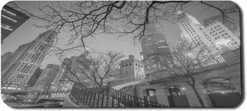 Черно-белый Центр города Чикаго Ночные высотные здания Ветви деревьев с нескользящим резиновым ковриком для мыши 35,4 x 15,7 дюйма